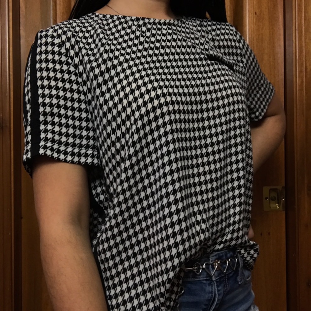 Patterned Tee - Picture 3 of 5